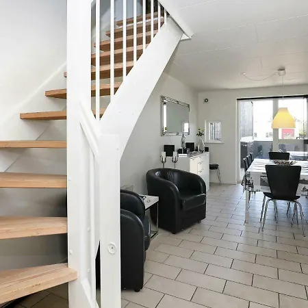 Ferienhaus Four-bedroom Holiday In Blavand 16 *
