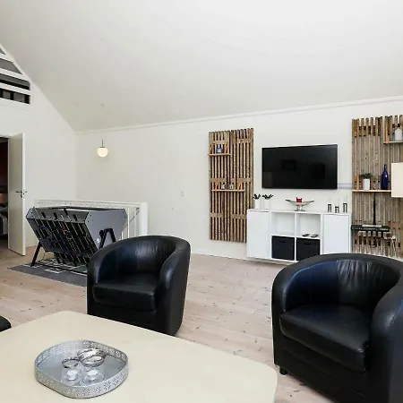 Four-bedroom Holiday In Blavand 16 *
